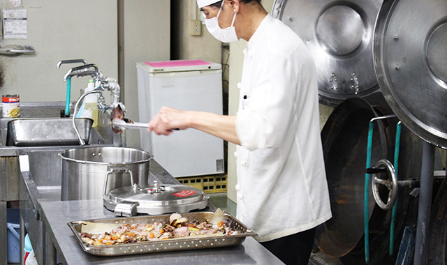 給食事業